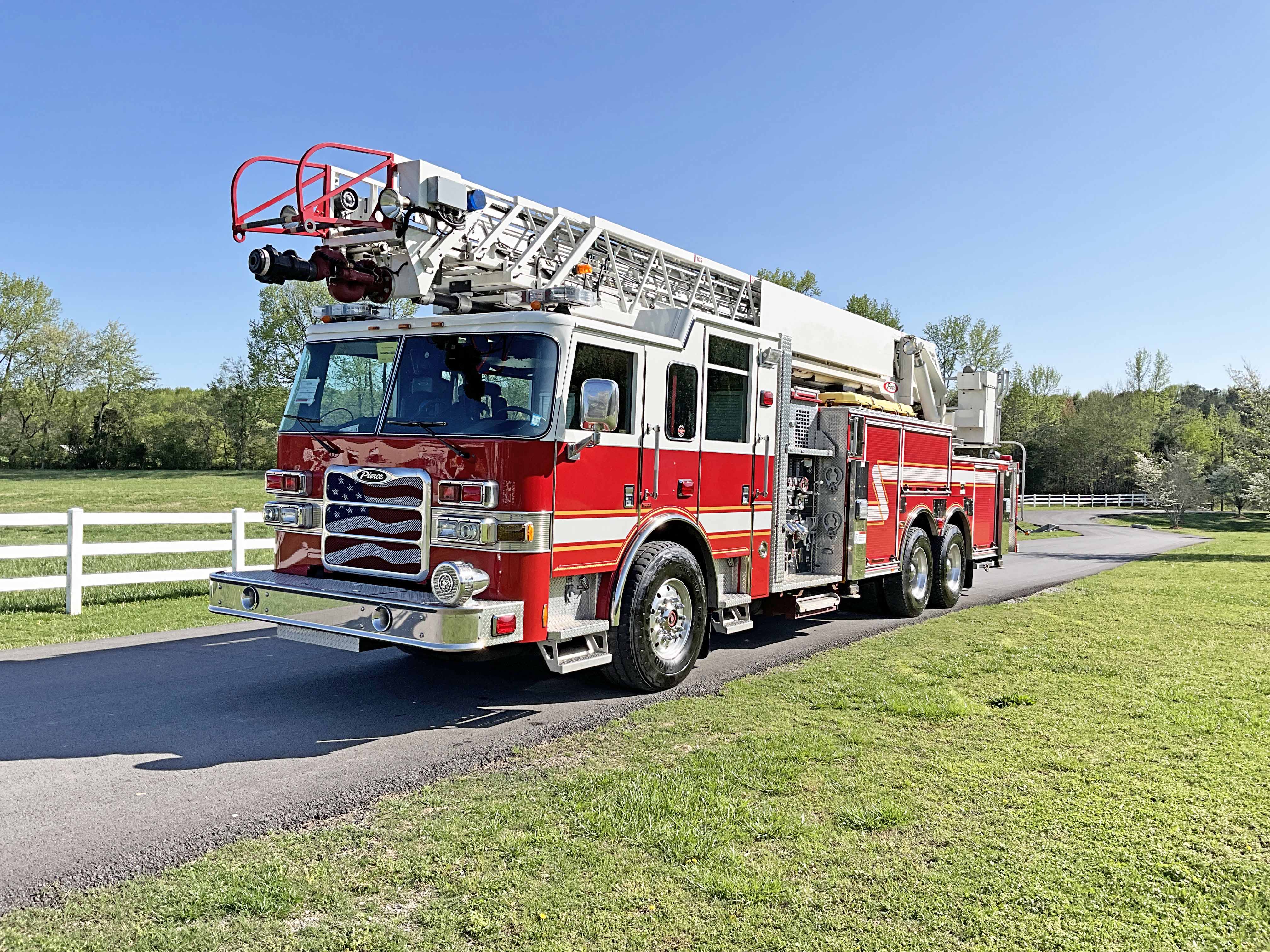2013 Pierce Arrow XT 105' Quint Firetrucks Unlimited